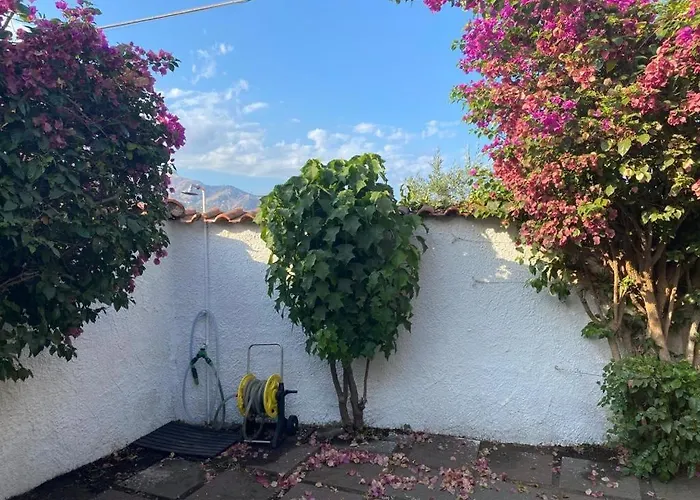 Al Mare Con Giardino E Parcheggio Privato *