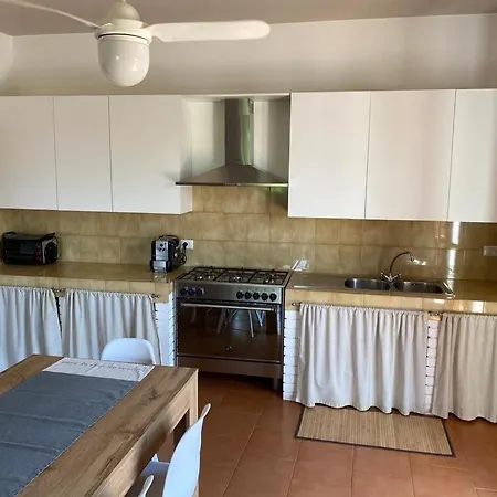 Al Mare Con Giardino E Parcheggio Privato